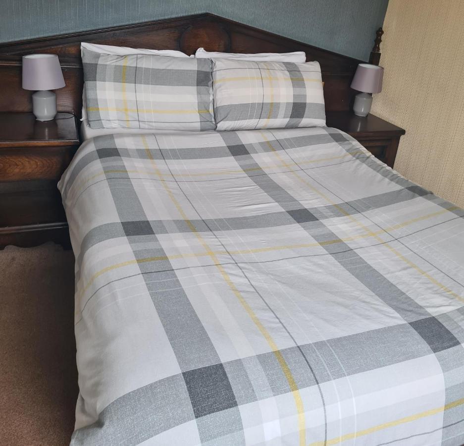 Queensberry Arms Hotel Annan Bagian luar foto
