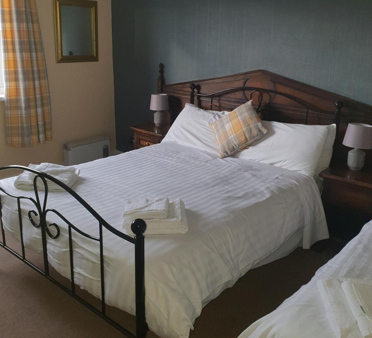 Queensberry Arms Hotel Annan Bagian luar foto