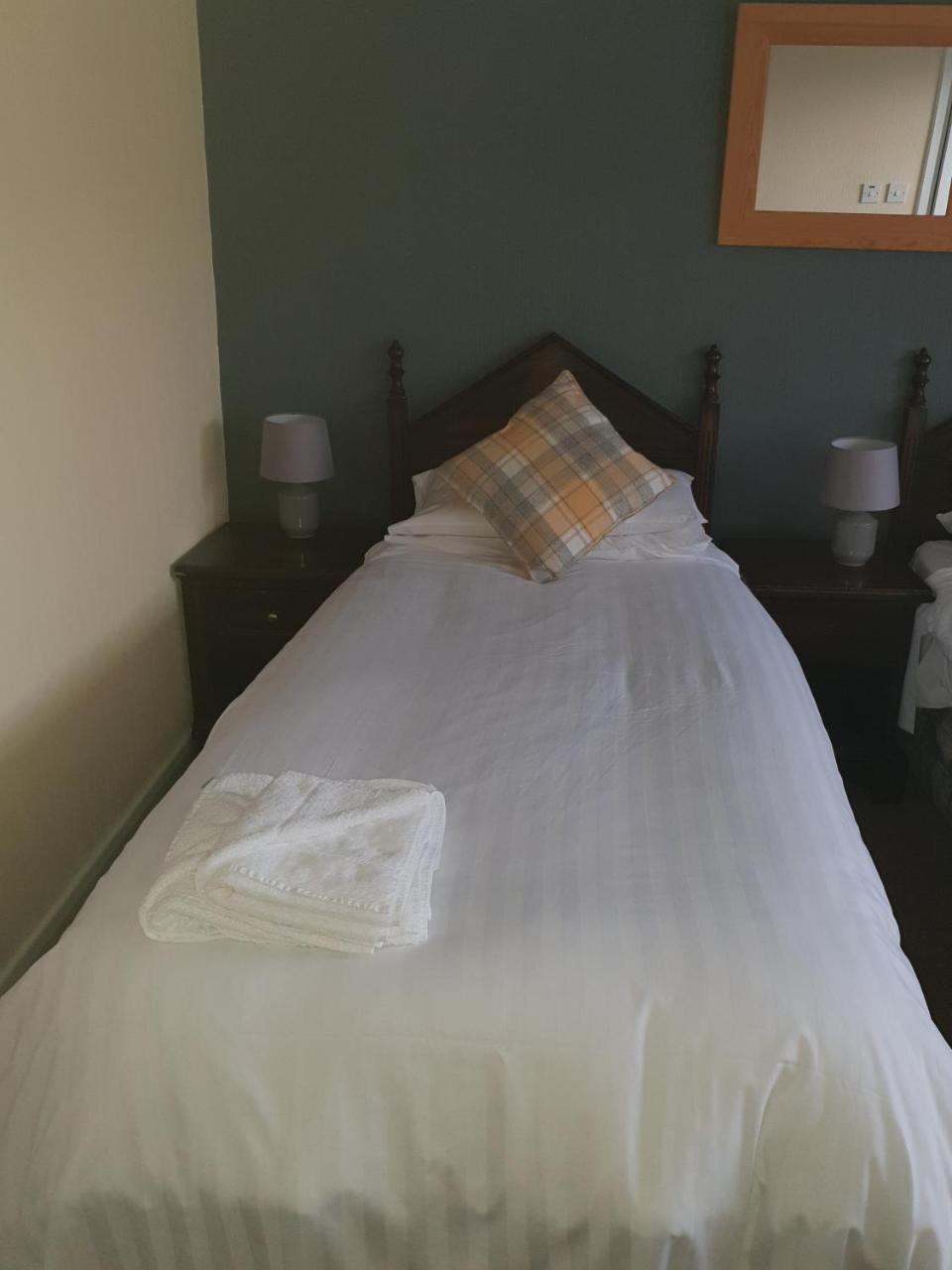 Queensberry Arms Hotel Annan Bagian luar foto